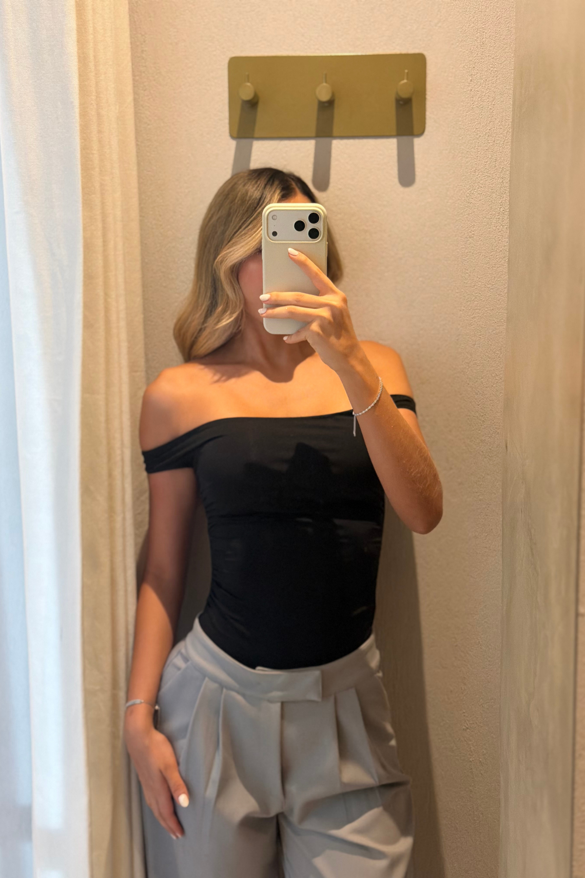 BODY MIKAELA